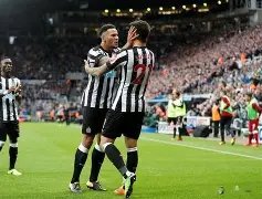 克羅斯轉戰,電視界非初,榮獲世界足,广州赛马会,广州赛马,赛马活动,马术赛事